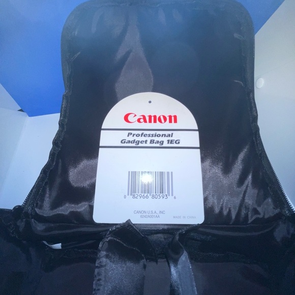 Small Canon Gadget Camera Bag NWT - Adj sections - Picture 1 of 13